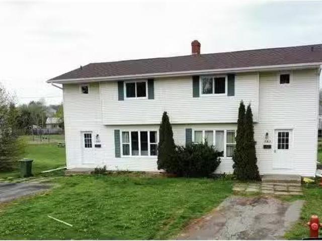 581 583 Queen Street, Charlottetown, PE, C1A 9C8 house for s.