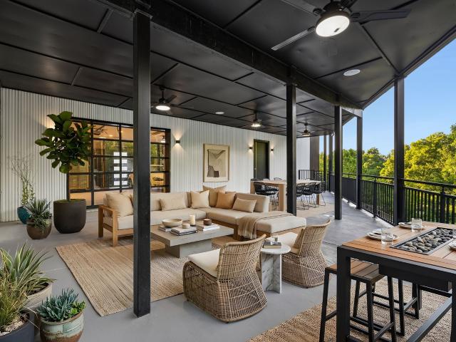 5824 Woodland Hills Dr