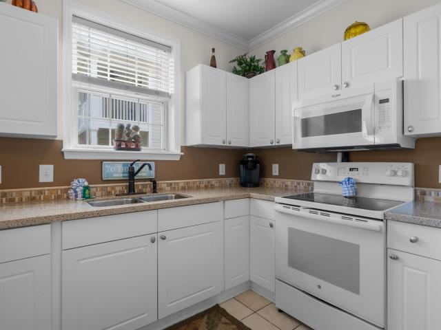 5825 Catalina Dr. 325