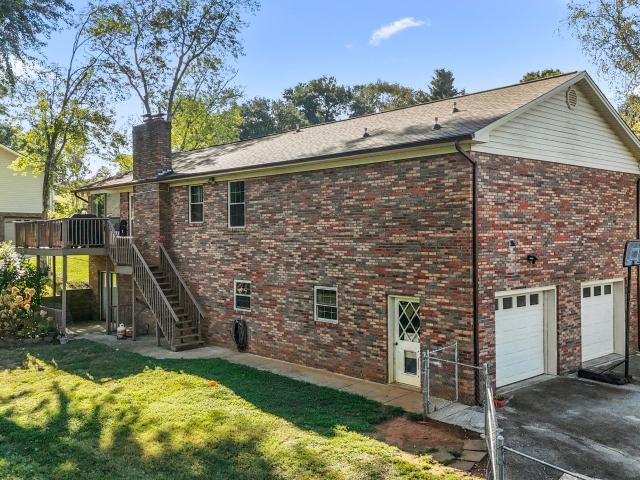5825 Chestnut Oak Drive