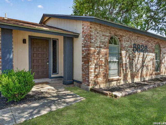5826 Cliff Walk Dr