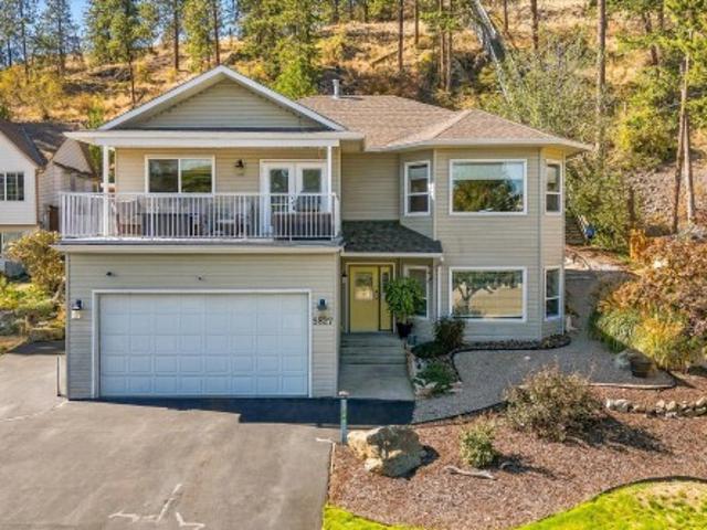 5827 Victoria Street, Peachland, BC, V0H 1X4 house for sale | Listing ID 10401 | Royal LePage