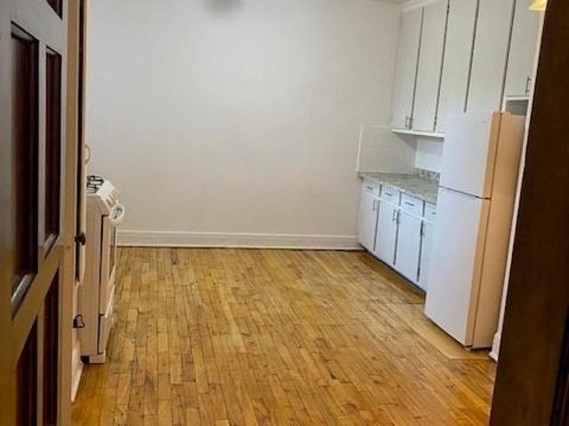 5821 CHEMIN COTE ST LUC 1 Bedroom Apartment for Rent at 5821 Ch De La Côte Saint Luc, Hampstead, QC H3X 2G2
