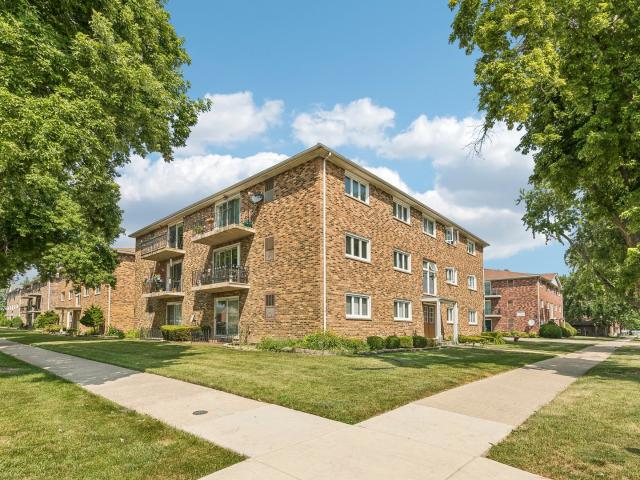 5834 W 77TH Street # 102
