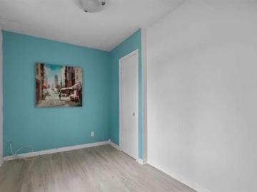5835 Rue Angèle