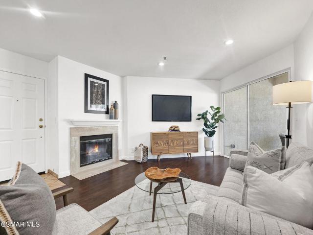 5837 Oak Bend Ln, Unit 307, Oak Park, CA 91377 | Compass