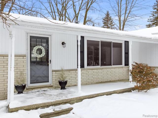 5837 Lakeshore Road