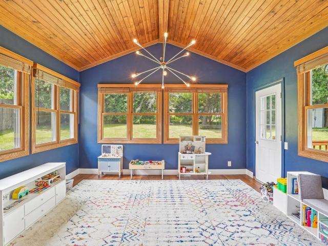 5838 Roanoke Drive