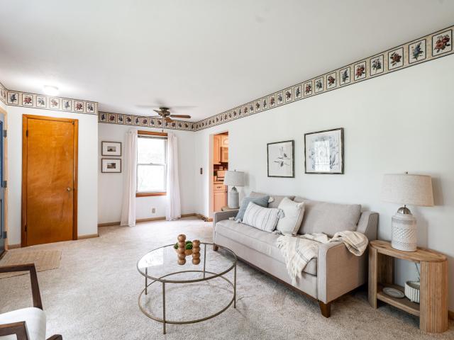 5833 W Calumet Rd