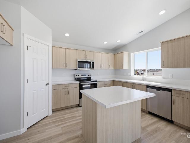 583 W Novak Dr