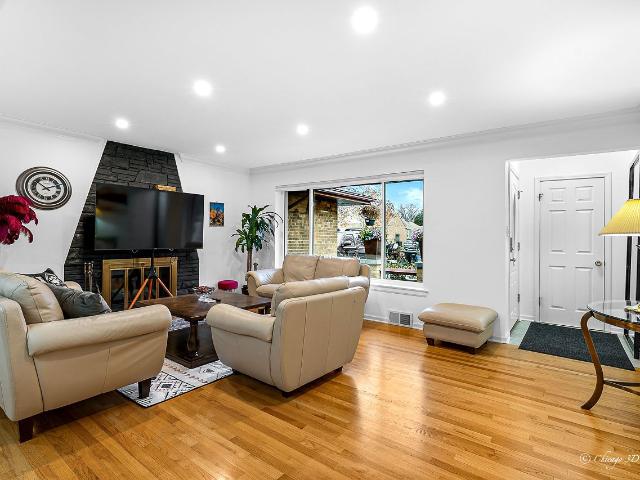 5844 N Lacey Avenue, Chicago, US, IL