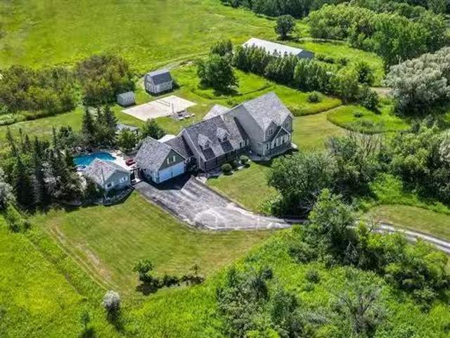 584 Fraser Rd, Winnipeg, MB, R2N 4B4 Luxury House for sale.