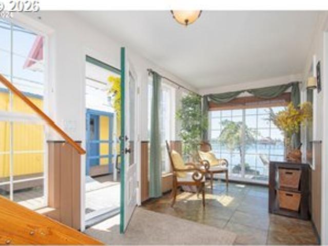 584 N Tomahawk Island DR