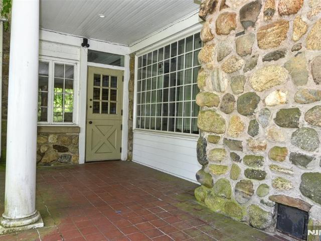 584 W Saddle River Road