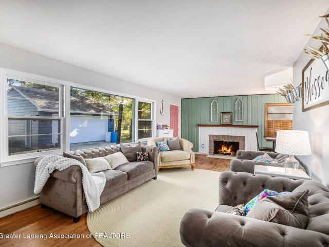 584 Vanderveen Drive