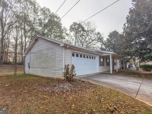 585 Cowan Road