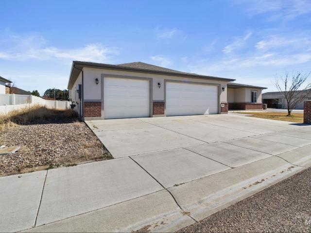 585 Clearwater Way