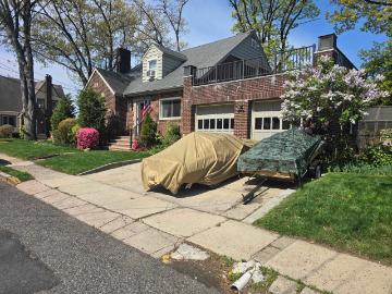 585 Monroe Pl