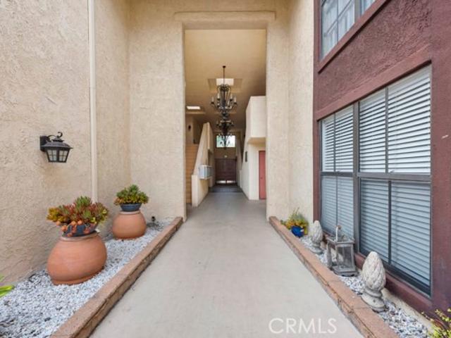 585 W Duarte 25