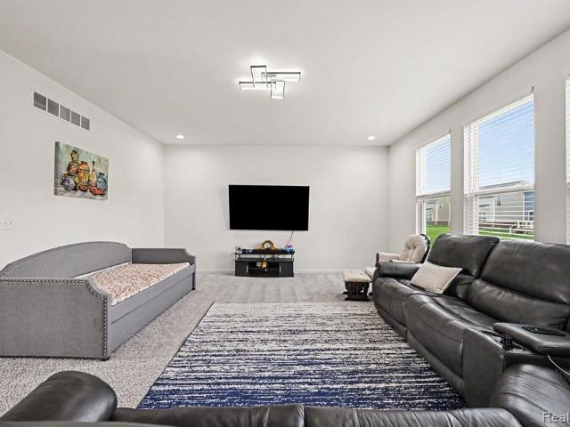 58676 Losino Drive