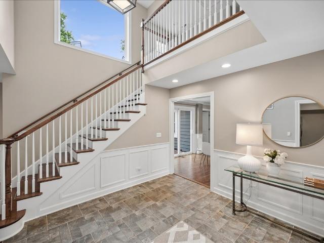 586 Earl Drive