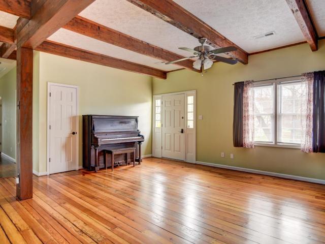 586 Kenmore Road