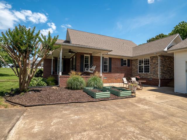 586 Highway 64 W