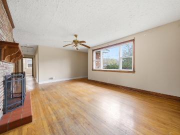 586 Rainbow Circle