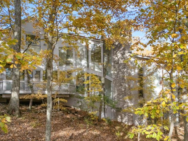5870 Fredricksburg Dr