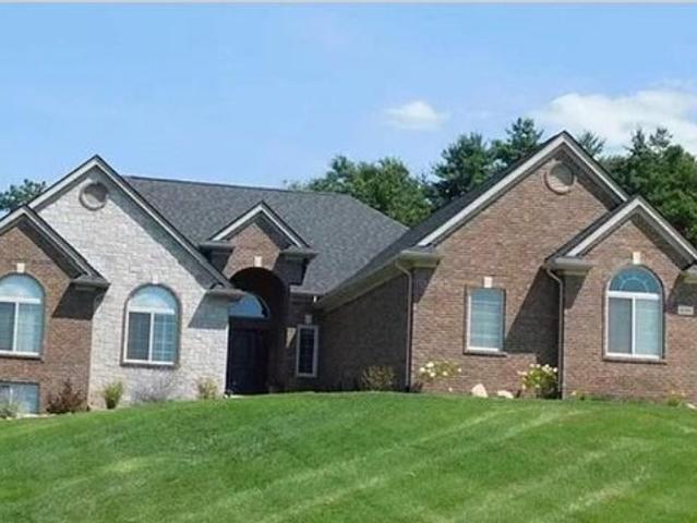 5873 Saratoga Dr, Metamora, MI 48371