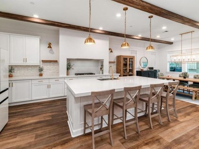 587 Gateway Ln, San Marcos, CA 92078