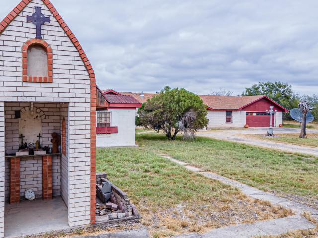 587 Garza Jones Ln