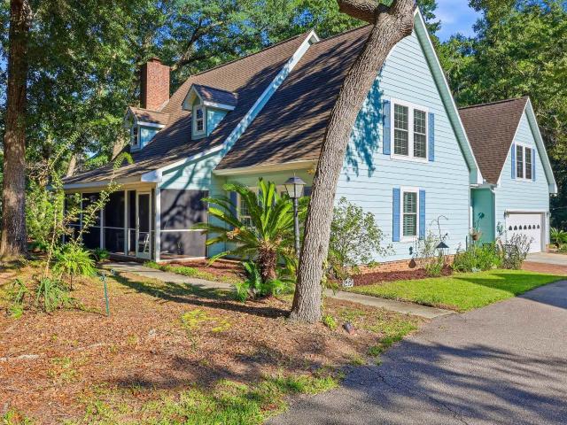 587 Hawthorn Dr