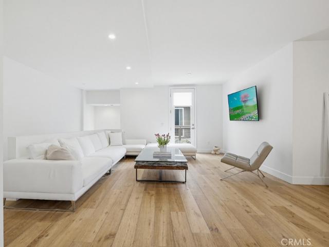 587 Rockefeller