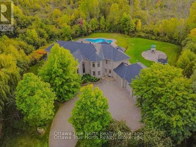 5884 Earlscourt Crescent, Ottawa, ON, K4M 1K2 house for sale | Listing ID X13879 | Royal LePage
