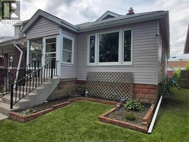 588 Irvine Avenue, Windsor, ON, N8X 2T2 house for sale | Listing ID 26016 | Royal LePage
