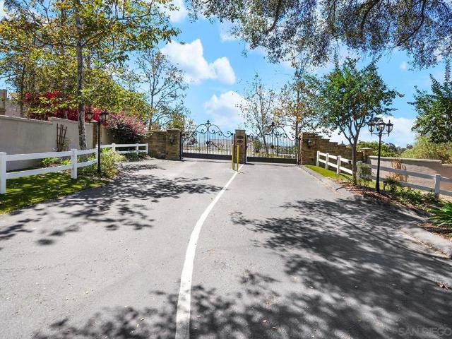 588 Twin Country Ln