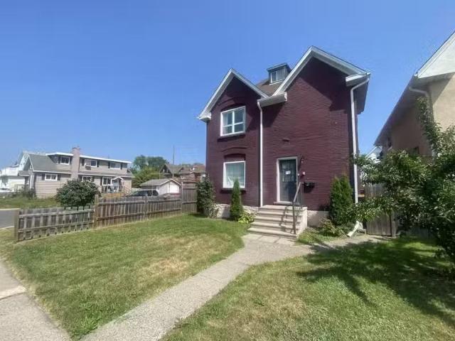 58944244 242 Archibald St N