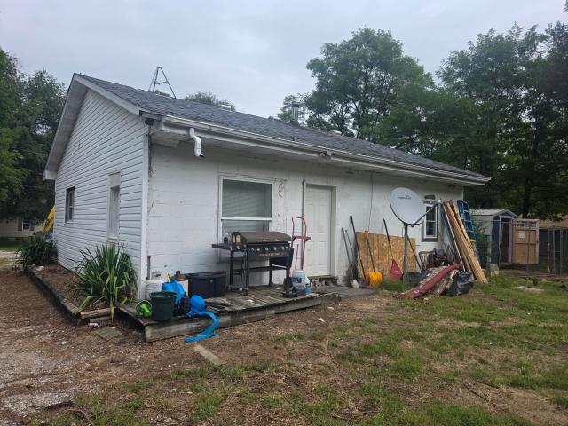 5896 S U Road W