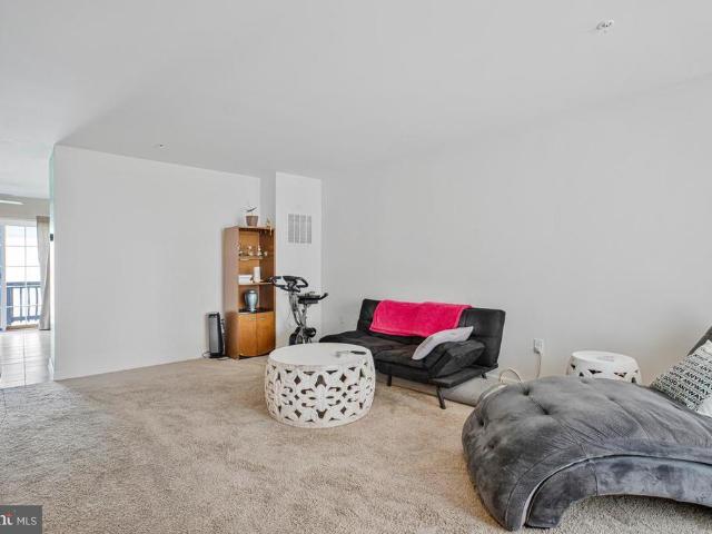 589 Baker Street
