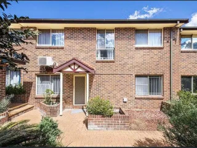 5/8 10 Richmond Road, Kingswood Townhouse for rent Listed by.
