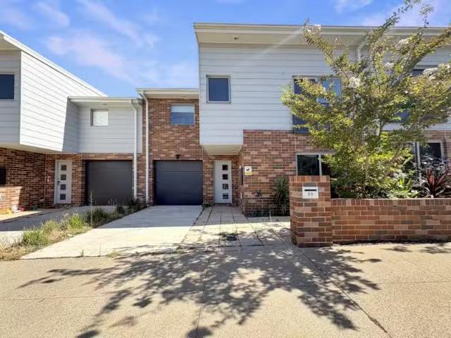 58 Tredwell St, Strathnairn Townhouse for rent Listed by Holl.