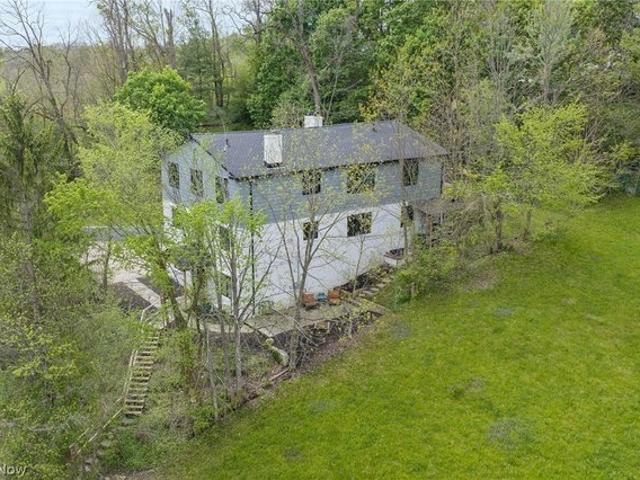 58 W Orange St, Chagrin Falls, OH 44022
