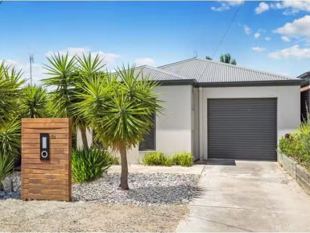 58 Wade Street, Golden Square House for rent Listed by Jodie.