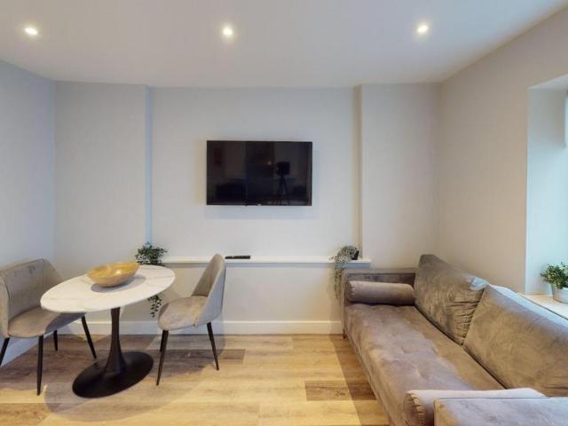 58 Whiteladies Road, Bristol BS8 2 bed flat to rent £2,200 pcm £508 pw