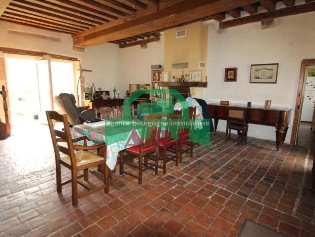 58, env 15mns de Corbigny St Saulge et 8mns Brinon sur Beuvron Maison habitable + dépendance et terrain le t
