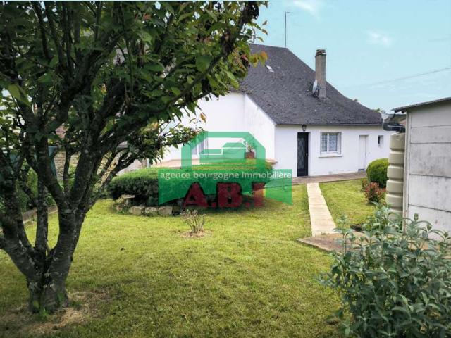 58, Maison habitable de suite à rafraichir au gout du jour de plain pied sur 2345m2 de terrain