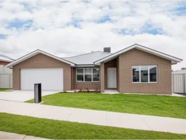 58 Jackeroo Circuit, THURGOONA House for rent Listed by Delis.