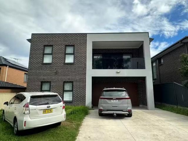58 Juno Parade, Greenacre House for rent Listed by Profession.