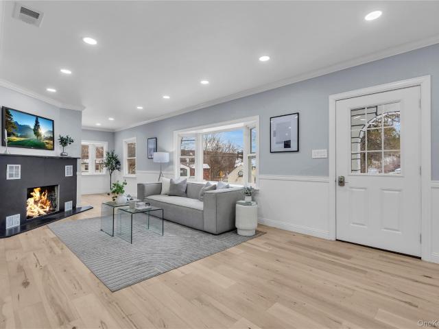 58 Lakelands Avenue